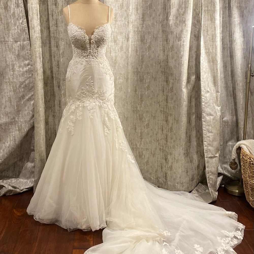 Martina Liana Essence of Australia Wedding dress, fit flare, size 4